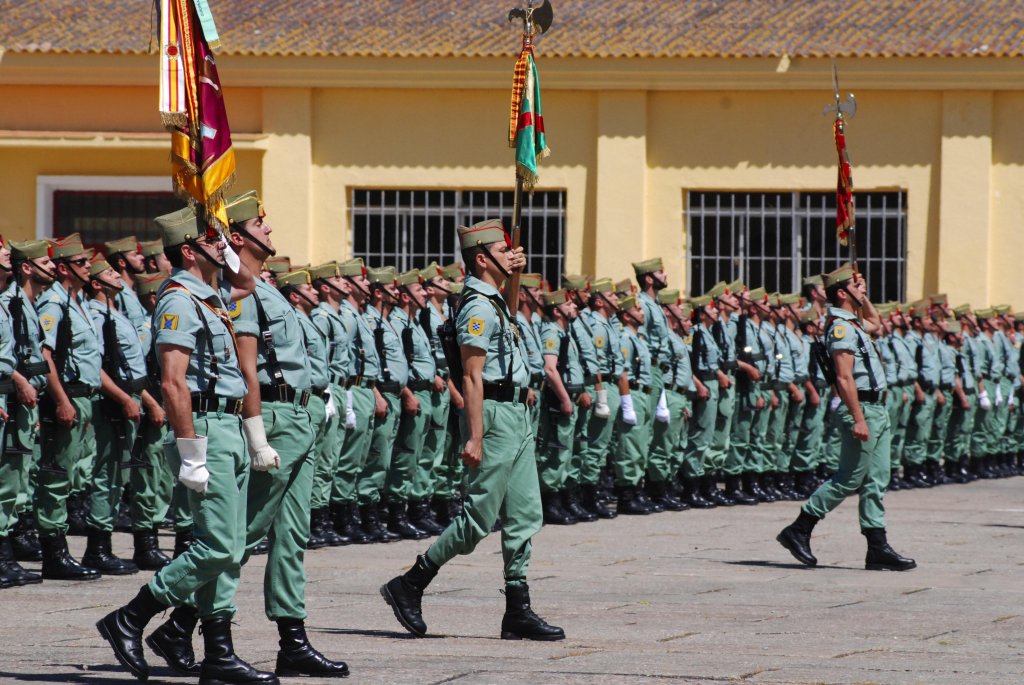 Parada militar por el Sábado Legionario. QUINO