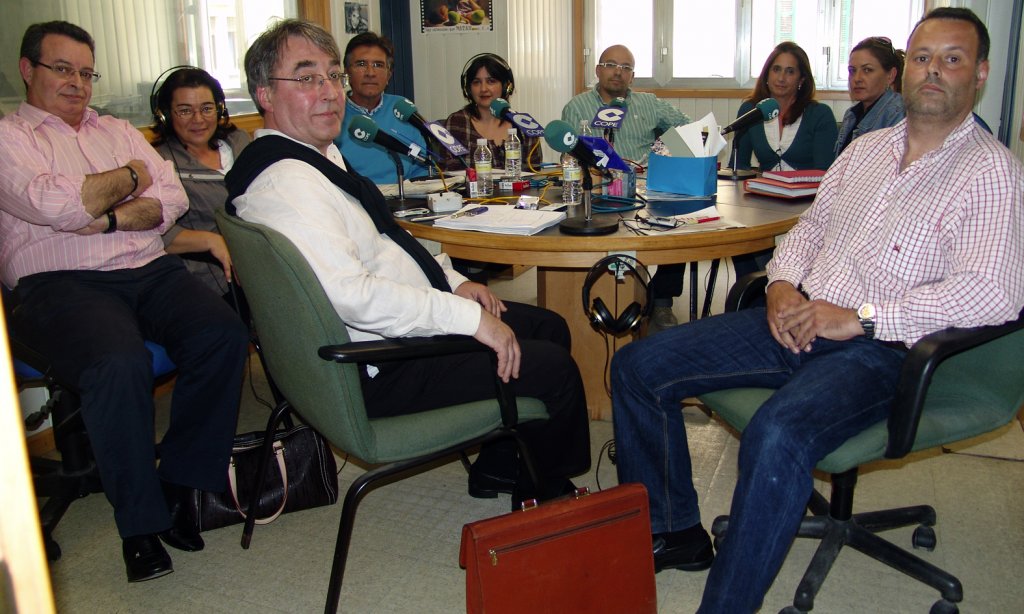 Los representantes de los sindicatos, durante la emisión del debate sobre la sanidad emitido ayer por Cadena Cope.
