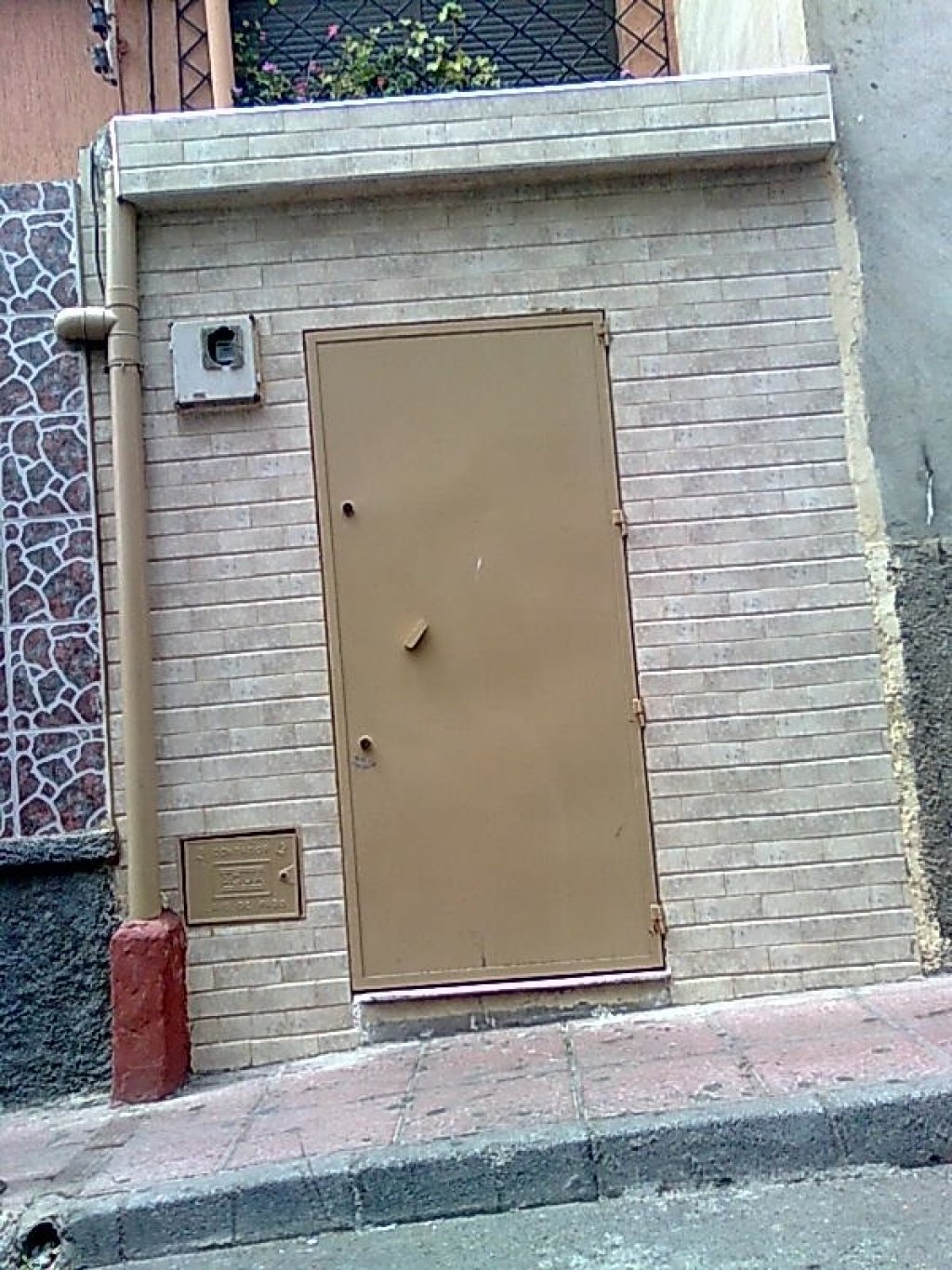 alt