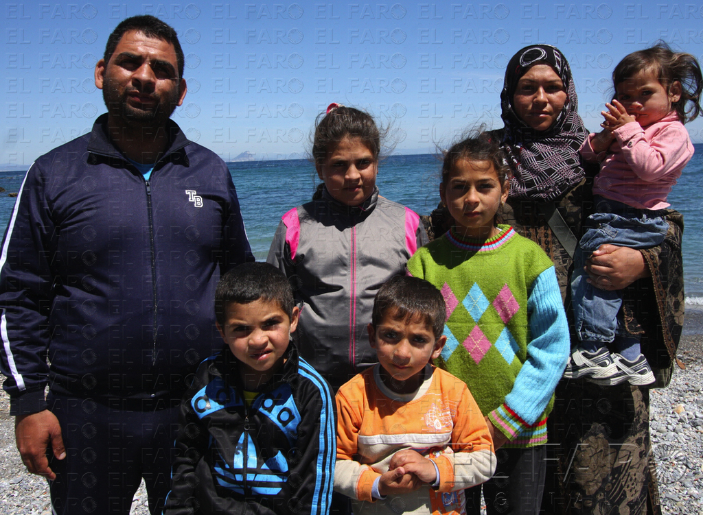 reduan ben zakour Los Shahín Alhammoud en la playa de Benítez después de recoger a sus hijos del colegio.