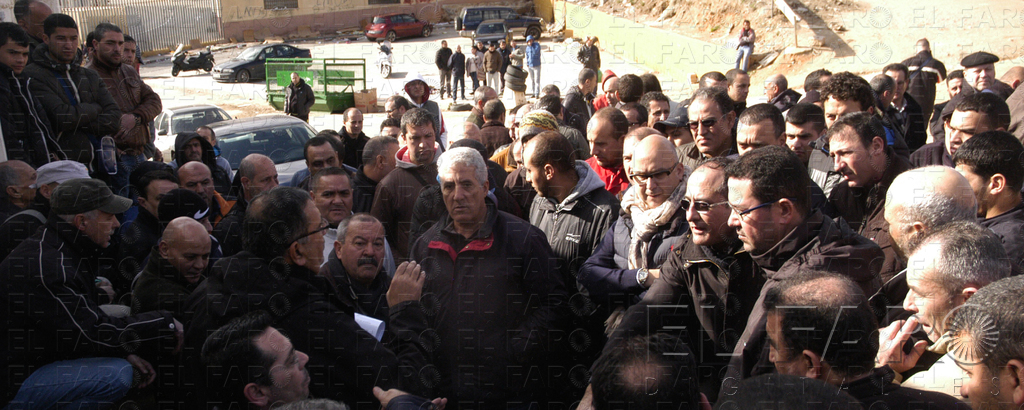 Los comerciantes de los polígonos del Tarajal, durante la movilización de enero que les llevó a echar el cierre de las naves durante una jornada.