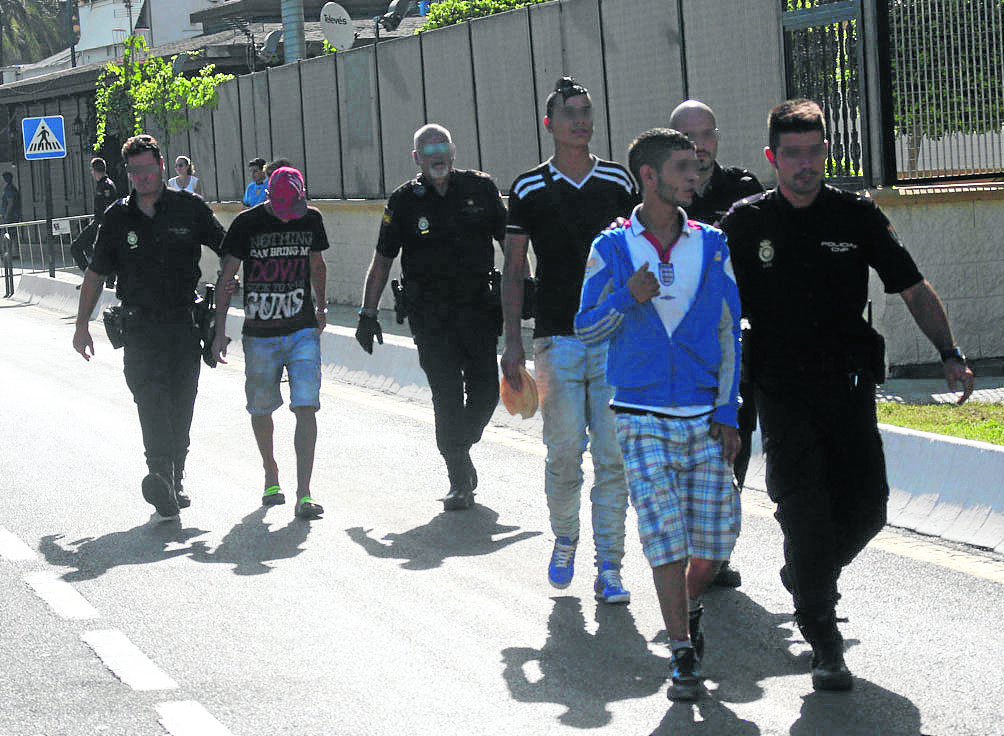 Una de las detenciones efectuadas por la Policía Nacional este miércoles, en el primer filtro de la Operación Feriante.