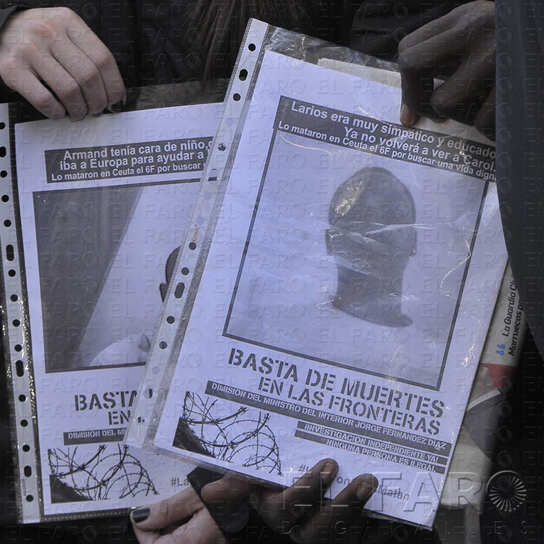 Fotografía de Larios que portaban los asistentes a uno de los funerales.