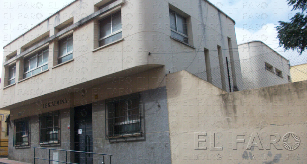 Aunque ahora luce en su fachada la inscripción IES ‘Almina’, el inmueble fue el CEIP ‘Valle Inclán’ de Villajovita.