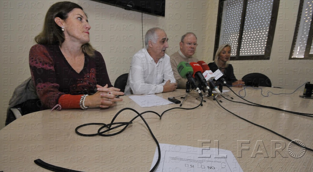 De izquierda a derecha, Estefanía Lara, de CSI.F; Juan Luis Aróstegui, de CCOO; Francisco Lobato, de FETE-UGT; y Remedios Acosta, de ANPE.