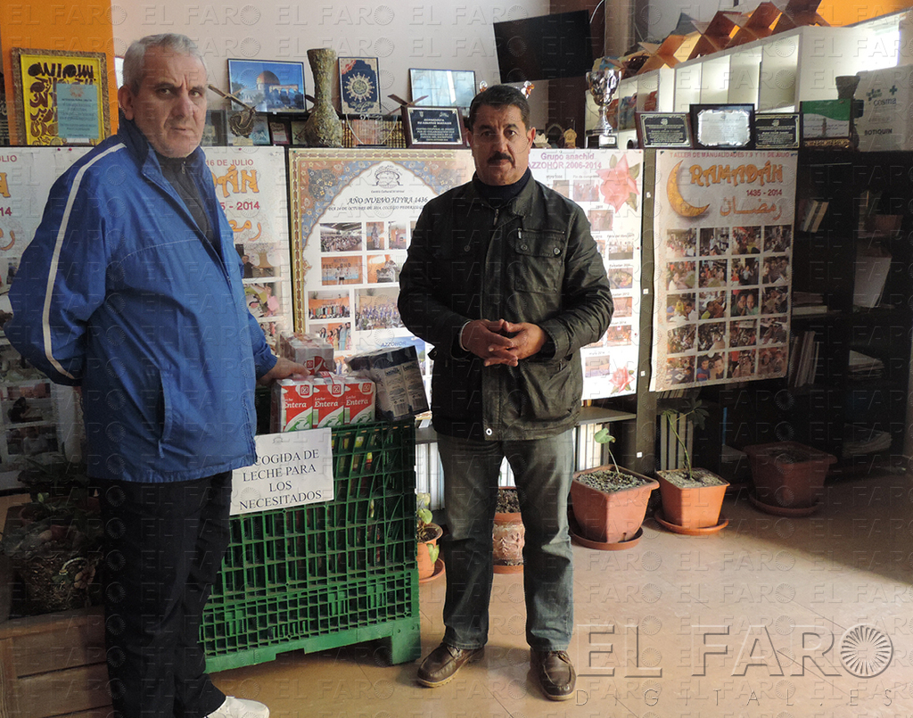 Abdelkader Chaib, presidente del Centro Cultural, y Hamido Mohamed Selam Frugui, presidente de la barriada.
