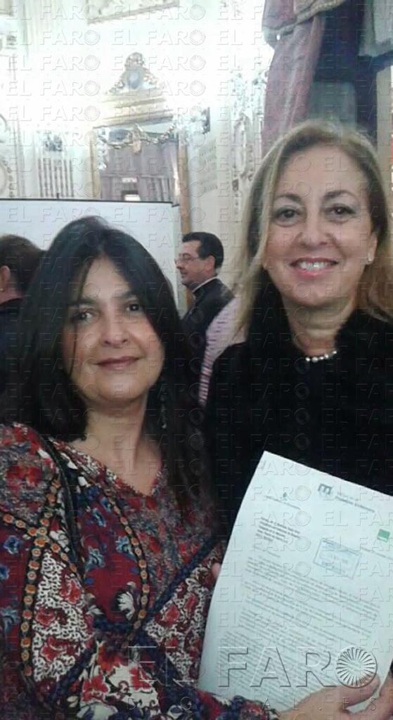 Elisabeth Muñoz, secretaria autonómica de SATSE, con Adela Nieto, consejera de Sanidad