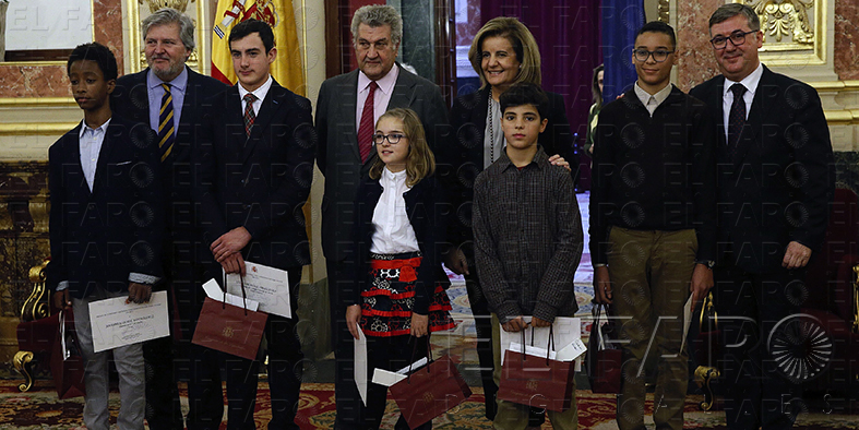 Foto de grupo de los alumnos, entre ellos el ceutí.