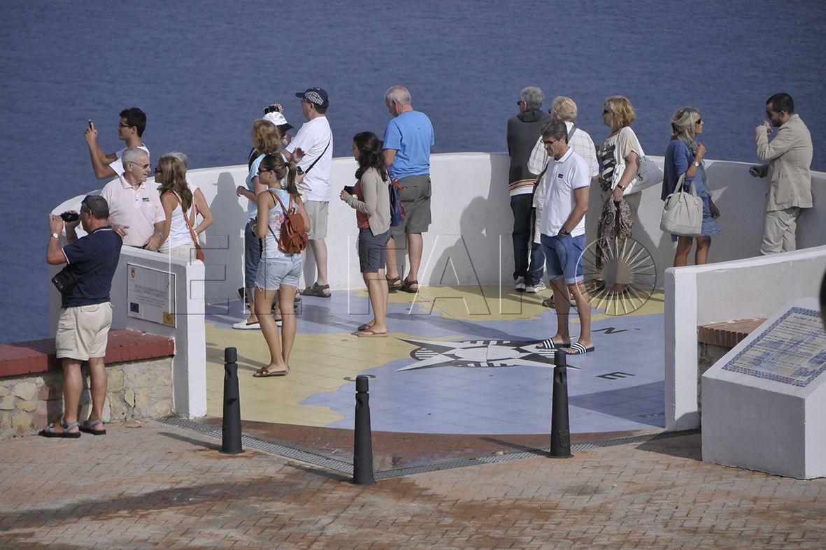 Turistas turismo mirador