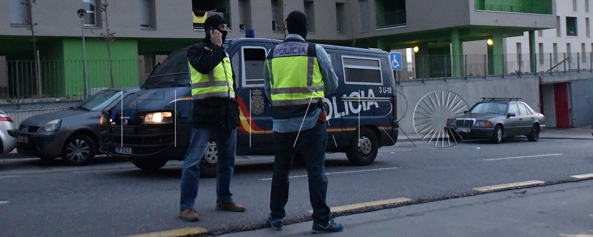 policia en las 317 vivendas por yihadismo