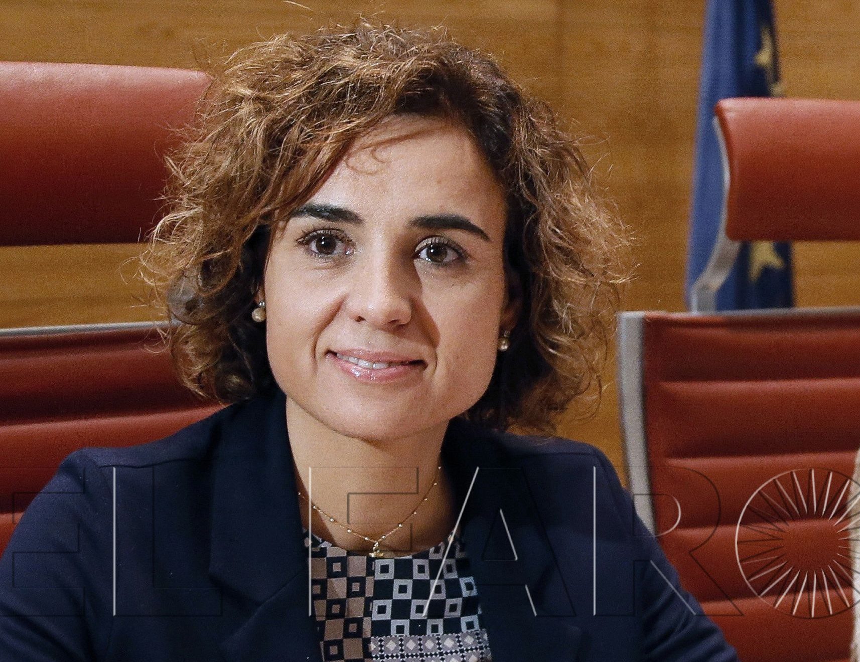 GRA126. MADRID, 19/01/2017.- La ministra de Sanidad, Servicios Sociales e Igualdad, Dolors Montserrat (i), comparece por primera vez en el la Comisión de Sanidad y Servicios Sociales del Senado para dar cuenta de las políticas de su departamento en esta materia. EFE/Mariscal