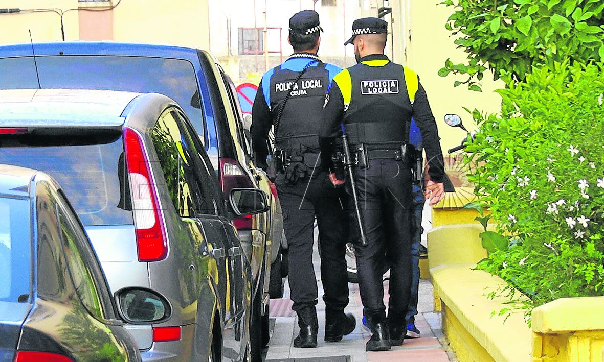 Los nuevos agentes recibirán la gorra en un acto en el Salón del Trono.