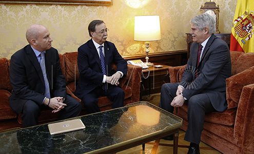 GRAF1858. MADRID, 27/12/2017.- l ministro de Asuntos Exteriores, Alfonso Dastis, y el presidente de la ciudad de Ceuta, Juan Jesús Vivas (i), durante la reunión que han mantenido hoy en el Palacio de Santa Cruz, en Madrid. EFE/J.P. Gandul
