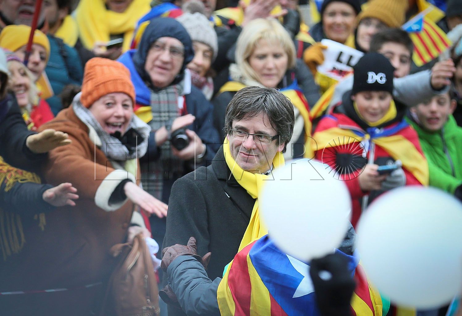 BRU02. BRUSELAS (BÉLGICA), 07/12/2017.- El expresidente de la Generalitat Carles Puigdemont asiste a la manifestación independentista que se celebra en Bruselas (Bélgica) organizada por ANC y Omnium Cultural hoy, 7 de diciembre de 2017. EFE/ Stephanie Lecocq