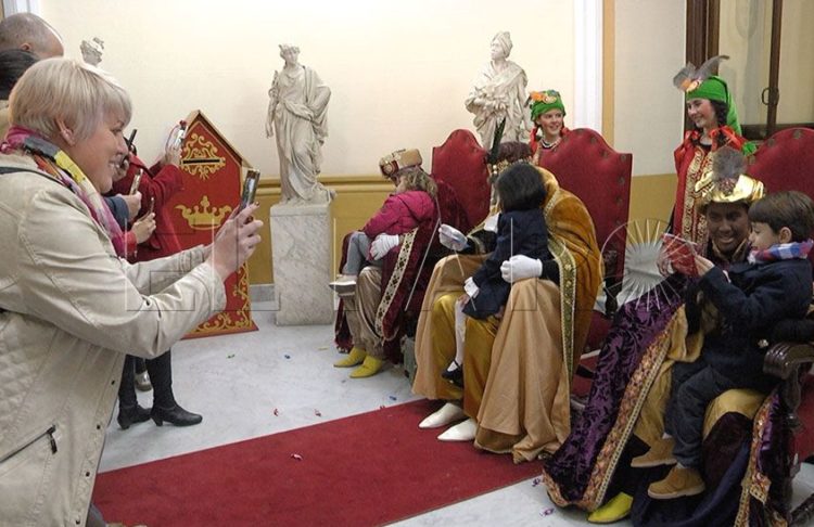 recepcion-emisarios-reales-reyes-magos
