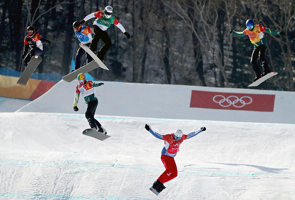 Bongpyeong-myeon (Korea, Republic Of), 15/02/2018.- (L-R) Mick Dierdorff of the USA, Nick Baumgartner of the USA, Jarryd Hughes of Australia, Regino Hernandez of Spain, Pierre Vaultier of France and Alex Pullin of Australia in action during the Men's Snowboard Cross SBX Finals at the Bokwang Phoenix Park during the PyeongChang 2018 Olympic Games, South Korea, 15 February 2018. (España, Fénix, Corea del Sur, Francia, Estados Unidos) EFE/EPA/FAZRY ISMAIL