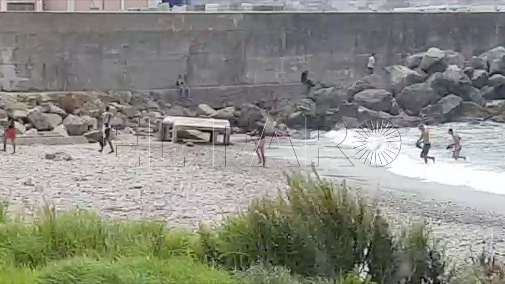 Desembarco en la playa de los GEAS