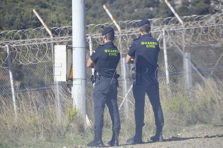 Concertinas de la valla de Ceuta - Guardia Civil