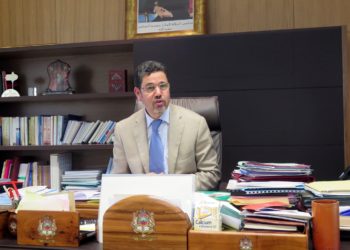 GRAF3721. RABAT, 05/07/2018.- El jefe de la Fiscalía de Marruecos, Mohamed Abdenabaui, durante una entrevista a Efe dónde ha respondido sobre la persistencia en Marruecos de leyes que castigan cuestiones como la homosexualidad, las relaciones sexuales extramaritales o el proselitismo hacia los musulmanes. EFE/ Fátima Zohra