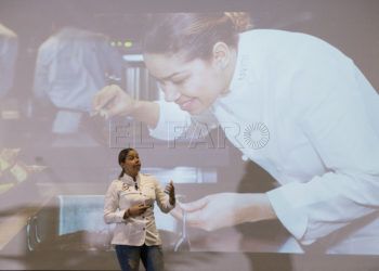 STO05. SANTO DOMINGO (REPÚBLICA DOMINICANA), 21/07/2018.- La chef dominicana María Marte habla durante una conferencia este martes, 17 de julio de 2018, en Santo Domingo (República Dominicana). El principal ingrediente de la cocina es, sin duda alguna, la creatividad, afirmó en entrevista con Efe la chef dominicana María Marte, reconocida por su labor en el famoso restaurante madrileño Club Allard. EFE/Orlando Barría