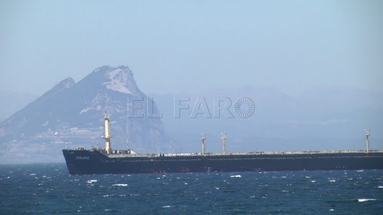 Barco carguero ruso fondeado conflicto laboral armador 7