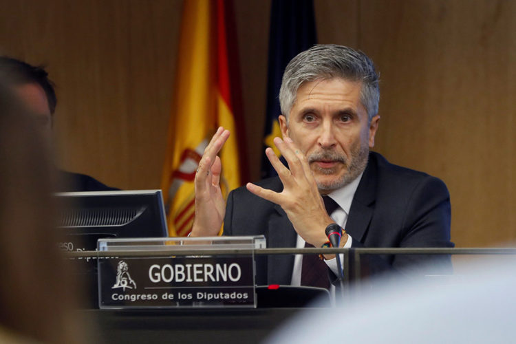 El ministro del Interior, Fernando Grande-Marlaska, durante su comparecencia hoy en el Congreso para explicar los saltos a la valla fronteriza de Ceuta. EFE/Fernando Alvarado