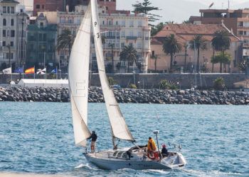 Vela yate barco turismo nautico