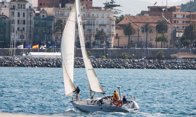 Vela yate barco turismo nautico