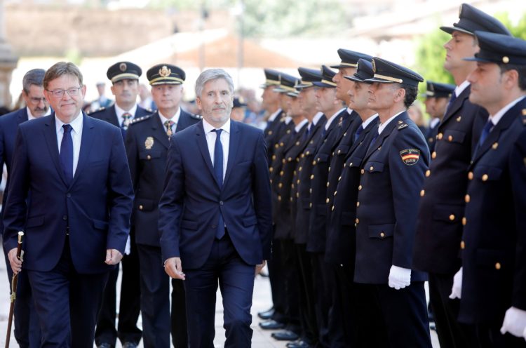 GRAF5307 VALÈNCIA (Comunitat Valenciana) 18/09/2018 El president de la Generalitat, Ximo Puig (d) , y el ministro del Interior, Fernando Grande-Marlaska, han presidido el Día de la Policía Nacional adscrita a la Comunitat Valenciana. EFE/ Kai Forsterling