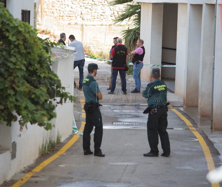 Vivienda de El Morche, núcleo de población de la localidad malagueña de Torrox, donde fue hallado el cadáver de una mujer de 44 años esta madrugada con heridas por arma blanca. EFE/Carlos Díaz