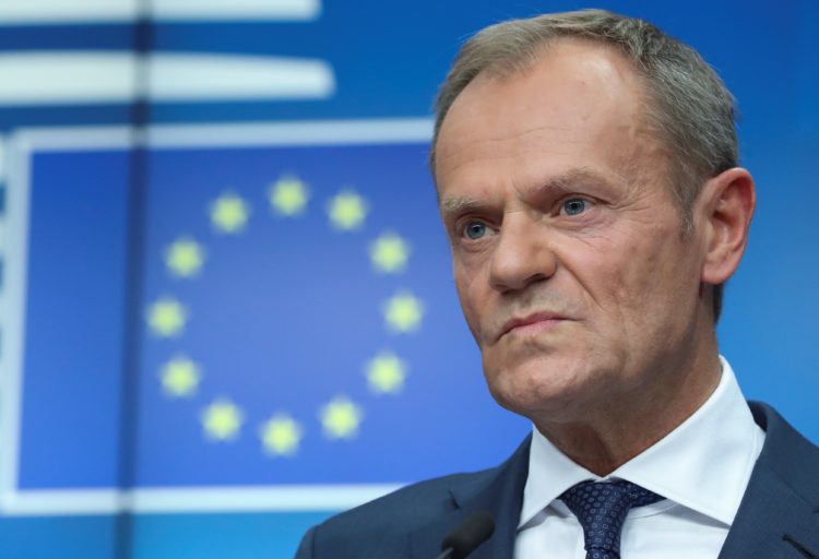 EPA757. BRUSELAS (BÉLGICA), 18/10/2018.- El presidente del Consejo Europeo, Donald Tusk, ofrece una rueda de prensa durante la segunda jornada consecutiva de la cumbre europea de Bruselas, en Bélgica, hoy, 18 de octubre de 2018. EFE/ Olivier Hoslet