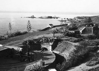 Camino al cementerio desde la batería de Valdeaguas e isleos de Santa Catalina. Hacia 1920. (Archivo Copisteria Ana Sánchez)