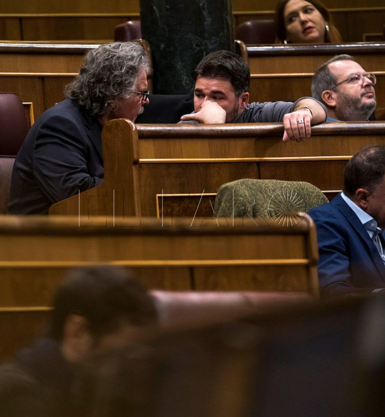 -FOTODELDIA- GRAF3640. MADRID (ESPAÑA), 22/11/2018.- Los portavoces de ERC Joan tardá y Gabriel Rufián (d), hoy en el Pleno del Congreso de los Diputados.- EFE/Emilio Naranjo