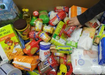 Recogida de alimentos para banco de alimentos en el simply de abendaño
Vitoria 28/11/14 igor aizpuru