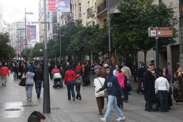 paseo-revellin-gente