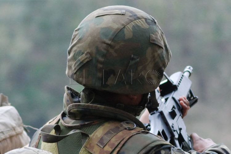 Militar-de-espaldas