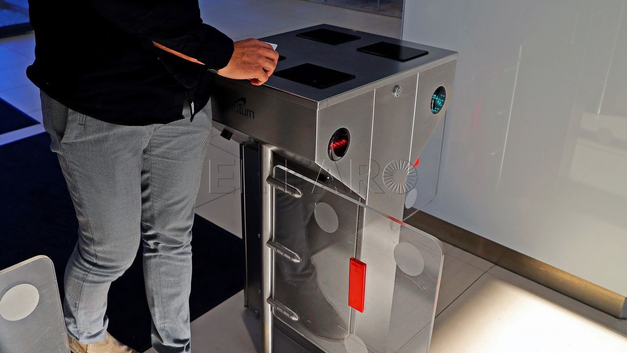 Tornos para acceder al trabajo