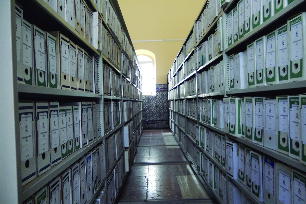compacto-abierto-deposito-archivo-intermedio-militar