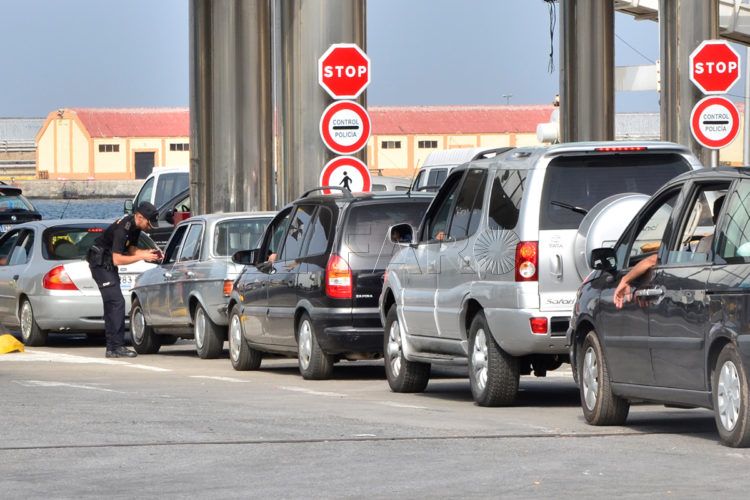 embarque zona control policia nacional vehiculos