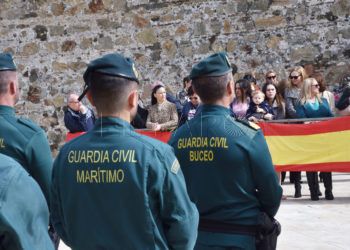 guardia-civil-enseña-nacional-bandera
