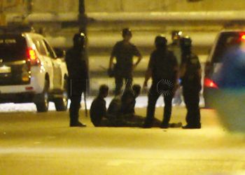 inmigrantes-puerto-batalla-campal-guardia-civil-30
