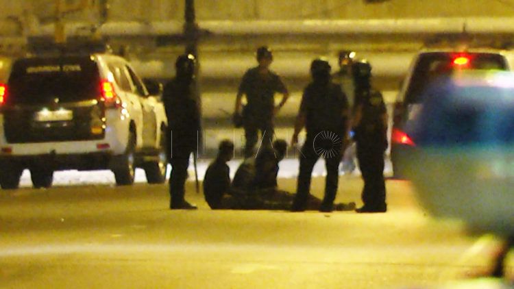 inmigrantes-puerto-batalla-campal-guardia-civil-30