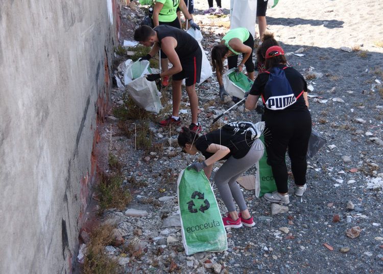 recogida-plasticos-playa-almadraba-16