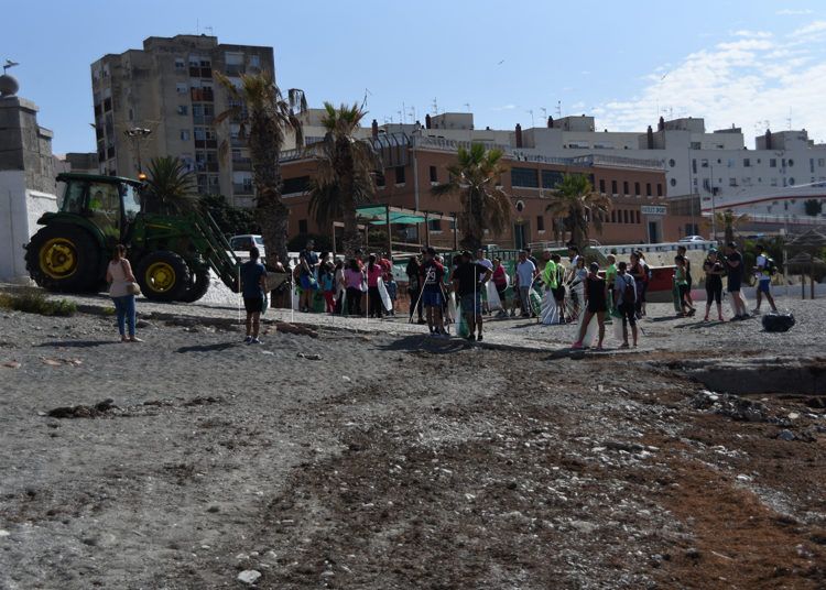 recogida-plasticos-playa-almadraba-4