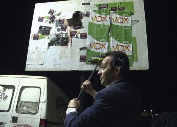 vox-pegada-carteles