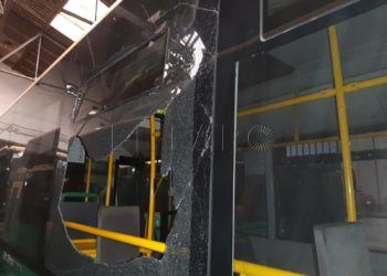 autobus-apedreado-frontera-2