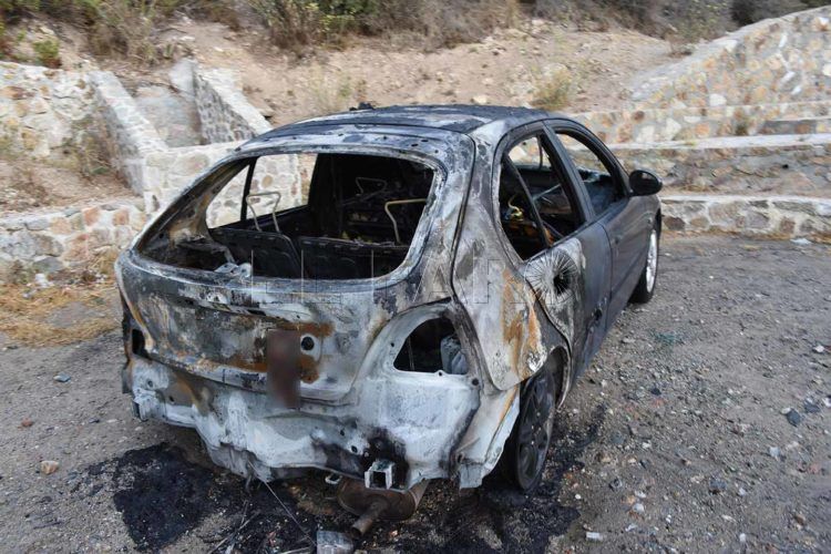 coche-policia-local-quemado-camino-ronda-2