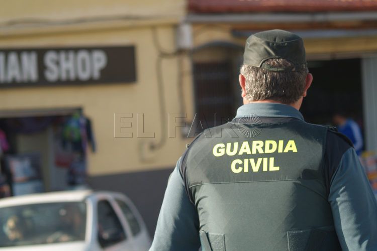 guardia-civil-espalda