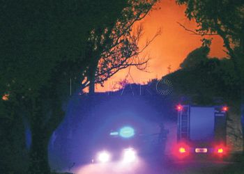 incendio-bomberos-caminoes-fuego