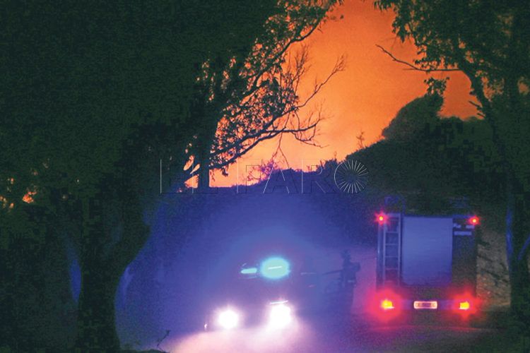 incendio-bomberos-caminoes-fuego